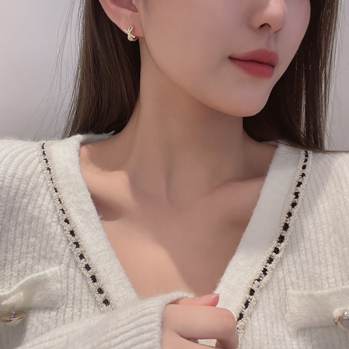 Fashion Bow Small Earrings Simple and Versatile Small Fashion Ear Buckles