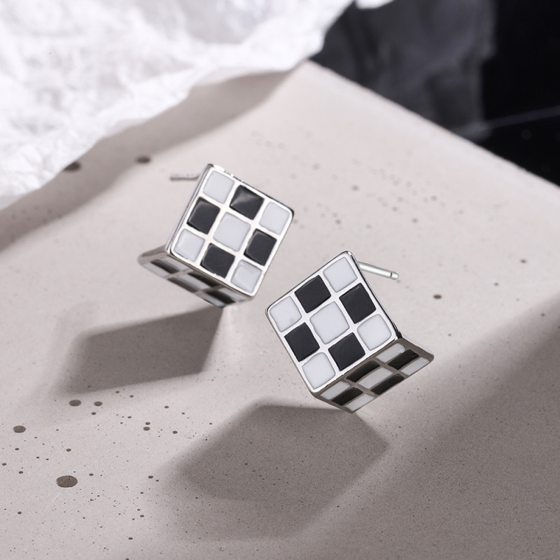Wholesale S925 Sterling Silver Trendy Women's Fashion Jewelry Simple Retro Epoxy Black And White Plaid Square Stud Earrings