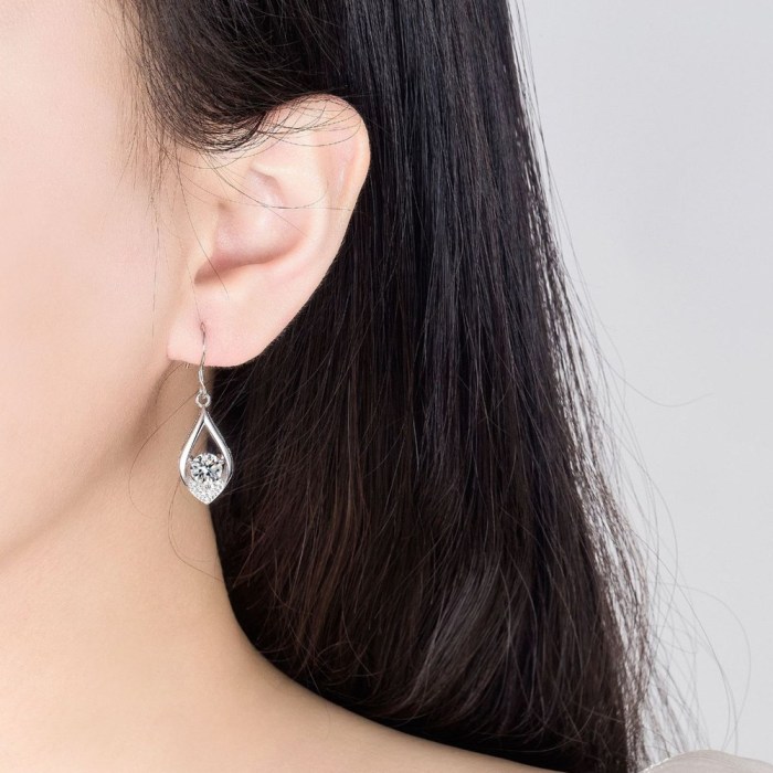 Wholesale S925 Sterling Trendy  Women's Fashion Jewelry High Quality Cubic Zirconia Hooked Heart Love Long Earrings
