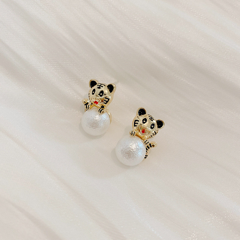2022 Fashion Promotion Cute Little Tiger Pearl Earrings Fashion Trendy Charm Small Earrings Elegant Ladies Jewelry