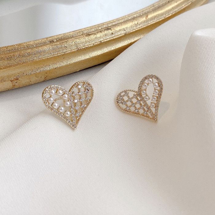 Heart Shaped Hollow Inlaid Small Pearls Earrings Birighting White Color Zircon For Women Wedding Banquet Jewelry Gifts