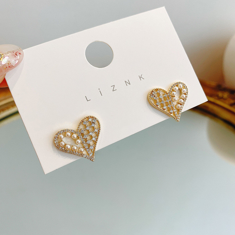 Heart Shaped Hollow Inlaid Small Pearls Earrings Birighting White Color Zircon For Women Wedding Banquet Jewelry Gifts