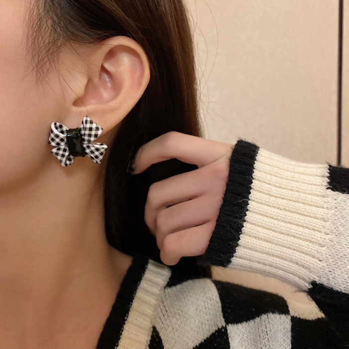 Women Jewelry Delicate Black White Plaid Bow Earrings Sweet Pearls Black White Stud Earrings for Girl Lady Gift Wholesale