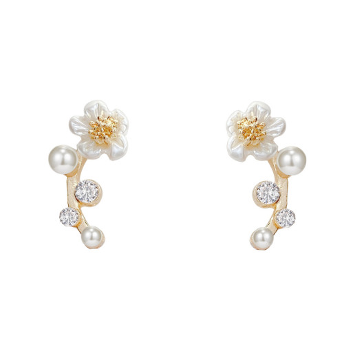Korean Temperament Elegant Shell Fresh Daisy Pearl Earrings Sweet And Simple Earrings