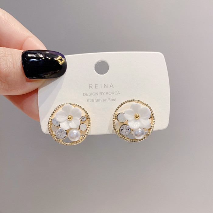 Fashion Art Palace Restoring Ancient Super Fairy Flowers Stud Earrings Circle Contracted Earrings Jewelry Accessories