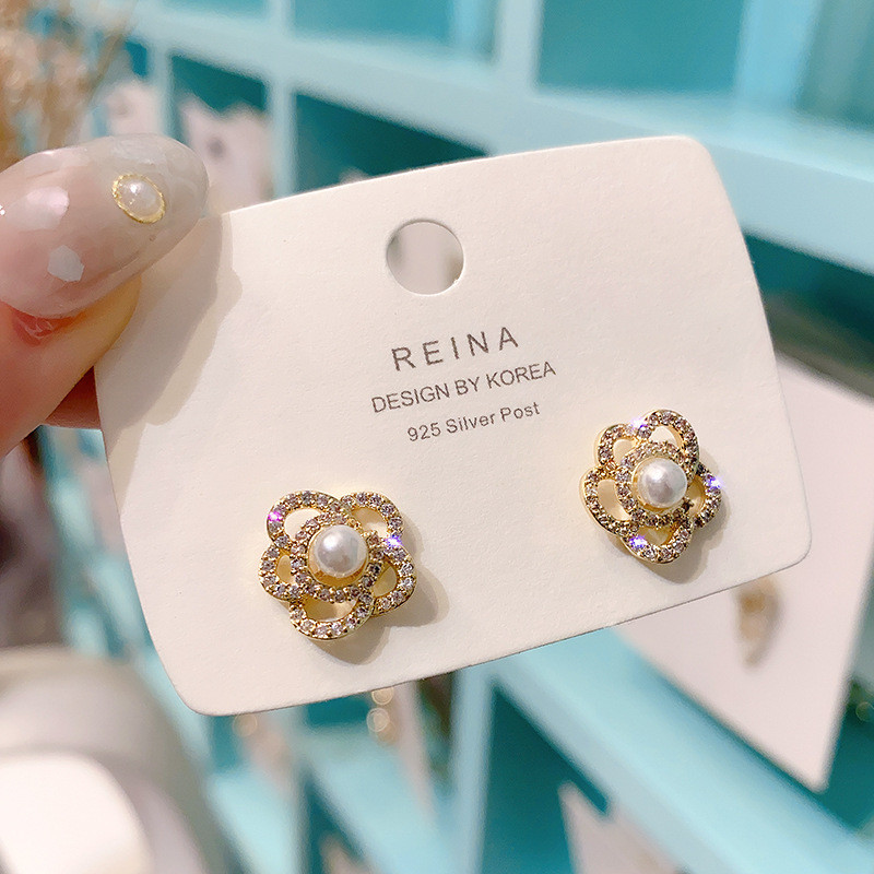 Original Design 14K Gold Plated Pearl Flower Stud Earrings for Women Luxury Hollow Earrings