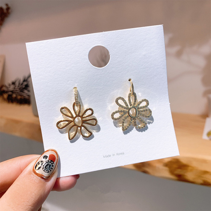 Small Daisy Inlaid with Diamonds Asymmetrical Trendy Hollow Flower Earrings Small Costume Earring Korean Jewelry