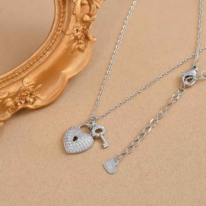New Women's Fashion Jewelry High Quality Necklaces Crystal Zircon Key Lock Pendant Necklace Girls Wholesale Jewelry