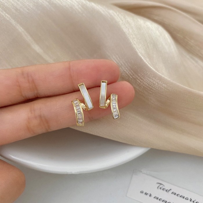 Womens Wave Line Ear Piercing Earrings for Women Silver Beautiful Stud Earrings Girl Party Jewelry Gifts