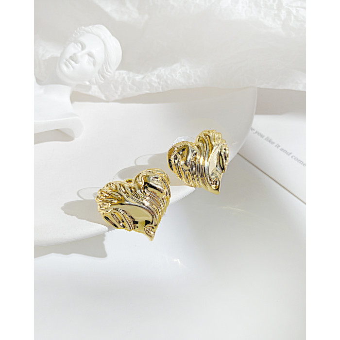 Ornament Fashion Retro Love Heart Earrings Personality S925 Silver Ear Studs Luxury Temperament Earrings