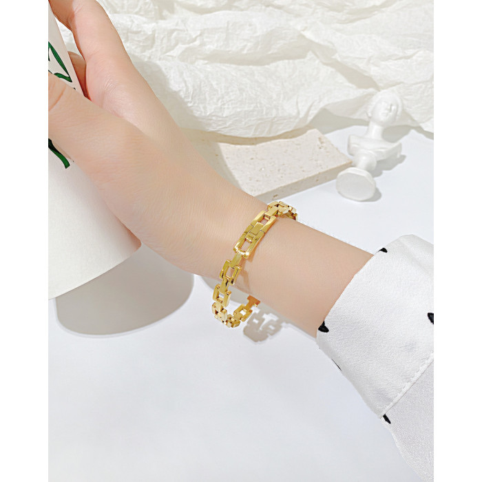 Ornament Wholesale Fashion Hollowed-out Square Bracelet Female Niche Luxury Personality Stainless Steel Bracelet 1024