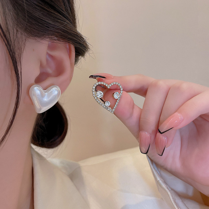 Fashion Asymmetric Personality Heart Shape Pearl Earrings Female Geometry Hollow Out Stud Earrings Women Accessories