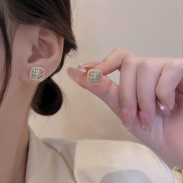Female Luxury Crystal Round Stud Earrings Vintage Silver Color Wedding Jewelry White Zircon Stone Earrings For Women