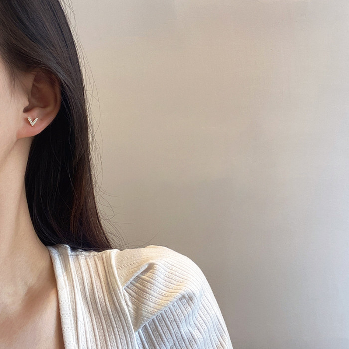 Fashion Geometric Triangle Stud Earrings Shiny Micro Paved Zircon V Shape Earring Gold Silver Color Anti Allergy Women Jewelry