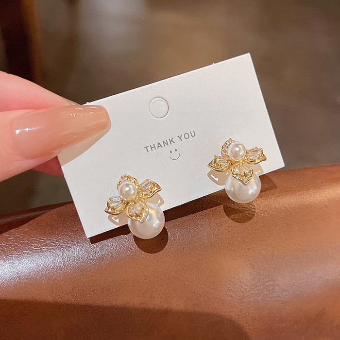 Wholesale Small Flower Pearl Stud Earrings Women's Simple Fashion Jewelry Gift