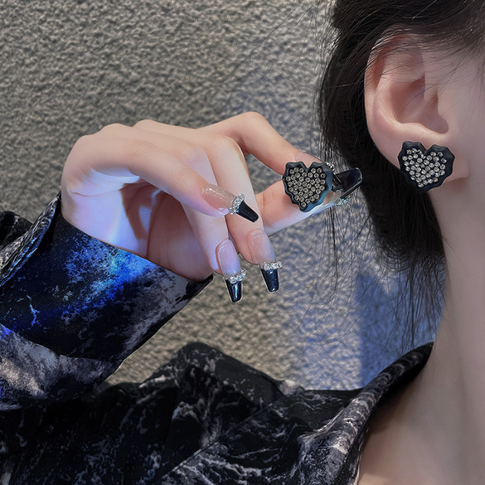 Wholesale Vintage Geometric Crystal Heart Stud Earrings Black Jewelry Women Fashion Accessories