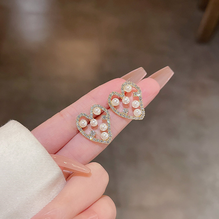 Wholesale Fashion Personality Auger Pearl Earrings Love Sweet Girl Lovely Gentle Heart Hollow Out Gifts