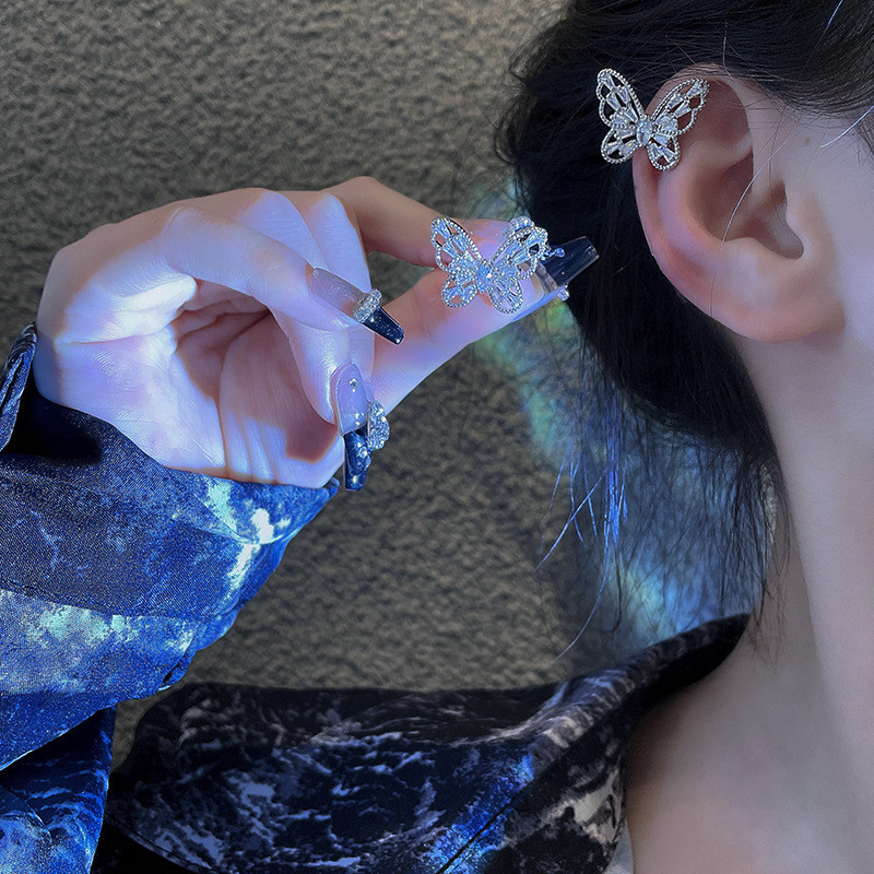Korean Exquisite Butterfly Stud Earrings For Women Shiny Crystal Zircon Hollow Butterfly Versatile Girls Party Jewelry