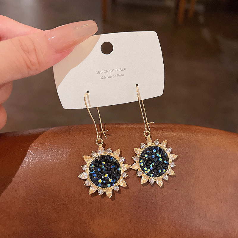 New Design Fashion Jewelry Exquisite Inlaid Zircon Sunflower Earrings Elegant Female Shiny