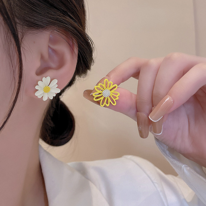 Little Fresh Daisy Women Earrings Hollow Out Flower Daisy Girls Sweet Ear Stud Lady Fashion Jewelry Headwear Accessory