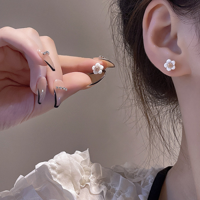 Trendy Kroean Shell Flower Earrings Literary Compact Mini Flower Stud Jewelry