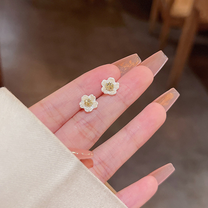 Trendy Kroean Shell Flower Earrings Literary Compact Mini Flower Stud Jewelry