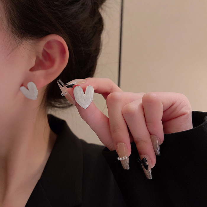 Small Enamel Heart Love Stud Earrings for Women Cute 2022 Fashion White Irregular Party Gifts