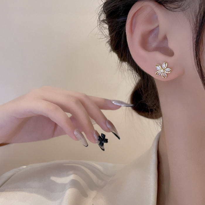 New Exquisite Zircon Flower Stud Earrings for Women Shiny Crystal Fashion Jewelry Christmas Gifts