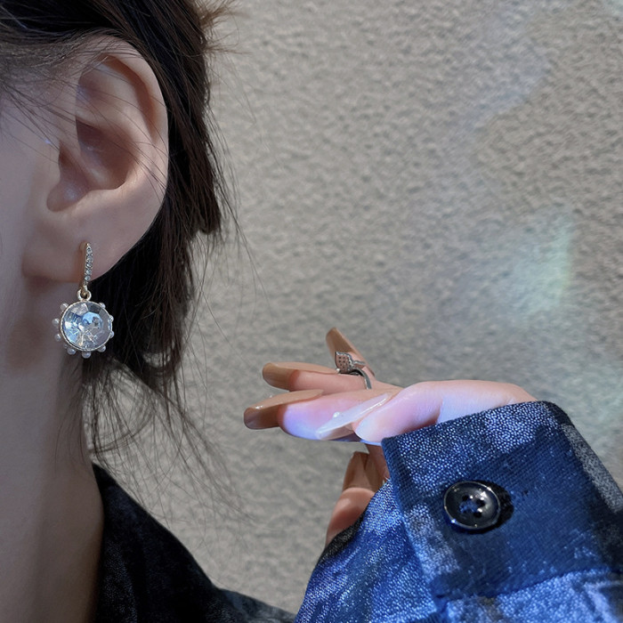 Fashion Zircon Japanese and Korean Simple Temperament Ear Studs Earring Female Sweet Ear Buckle