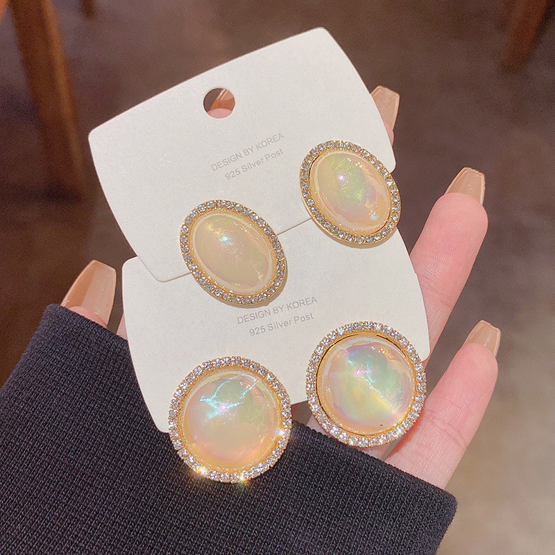 New Imitation Pearl Stud Earrings for Women Korean Fashion Girls Ear Jewelry Party Gift