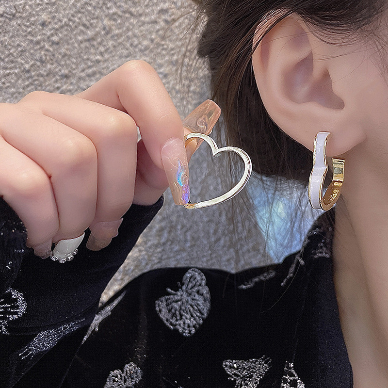 Simple Design Heart Shape Hoop Earrings for Women Trendy Accessories for Daily Wear Trendy Lady Teen Girl Jewelry Gift