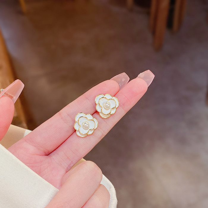 Korean Lady Small Fragrance Camellia Stud Earrings Temperament White Enamel Pearl Flower Female Jewelry Gift