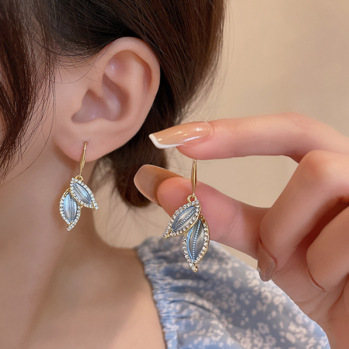 New Korean Arrival Metal Trendy Fresh Lovely Sweet Grey Zircon Inlaid Leaf Stud Earrings for Women 2022 Fashion Jewelry