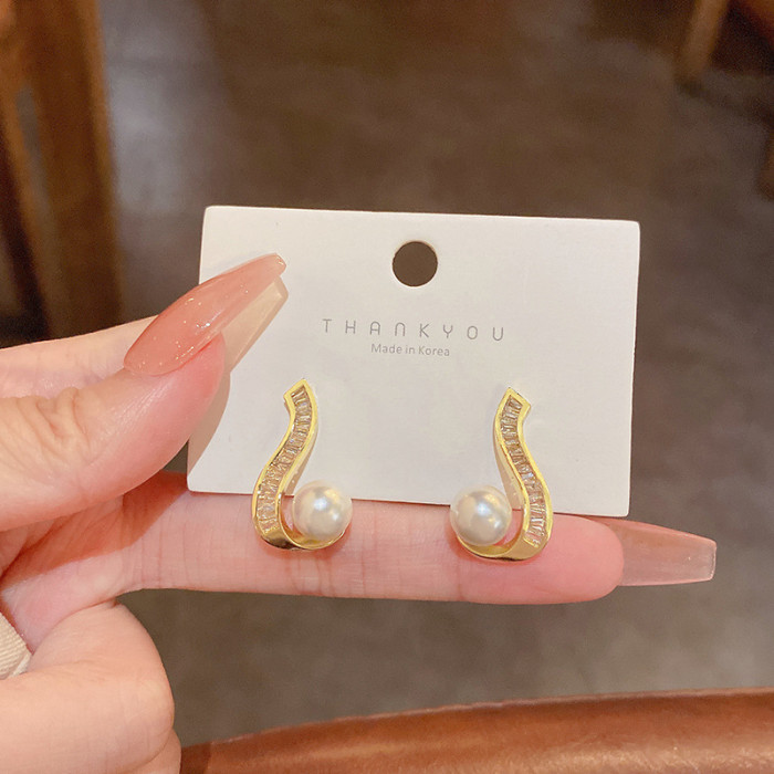 Personality Pearl Irregular Geometric Stud Earrings for Women Wedding Jewelry