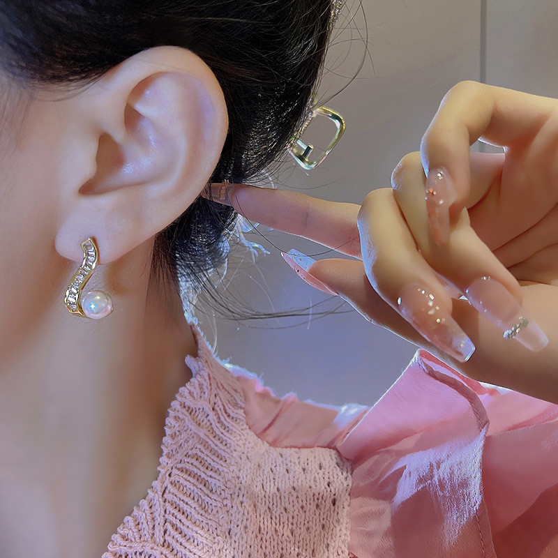 Personality Pearl Irregular Geometric Stud Earrings for Women Wedding Jewelry