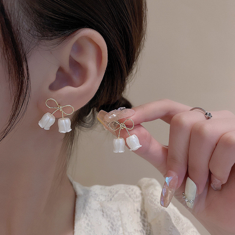 Elegant White Shell Tulip Bowknot Gold Color Dangle Earrings For Women Personality Fairy Bow Young Girls Charm Jewelry