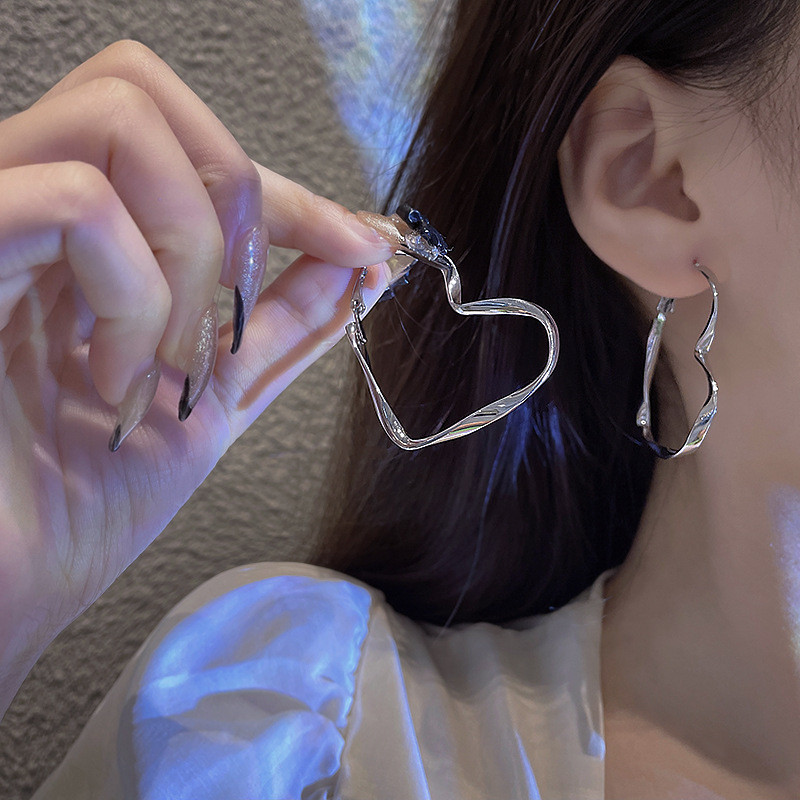 New Cute Hollow Big Heart Hoop Earrings for Women Gold Silver Color Simple LOVE Trendy Romantic Jewelry Wholesale Nice Gifts