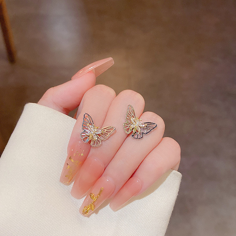 Korean Exquisite Butterfly Stud Earrings for Women Shiny Crystal Zircon Hollow Butterfly Versatile Girls Party Jewelry