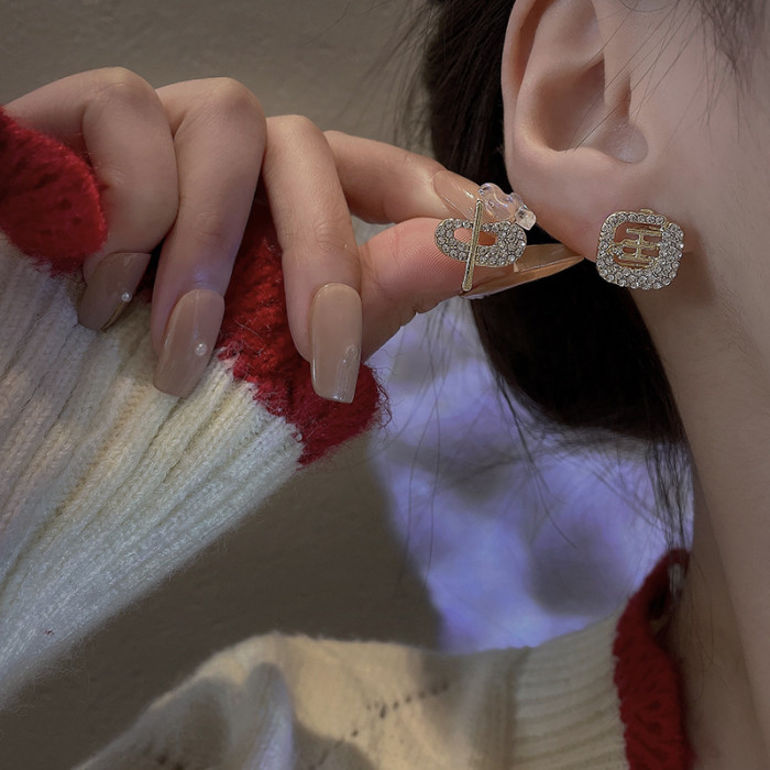 Funny Round Metal Chinese Character Rhinestone Asymmetric Stud Earrings for Women Men Girl Ear Jewelry
