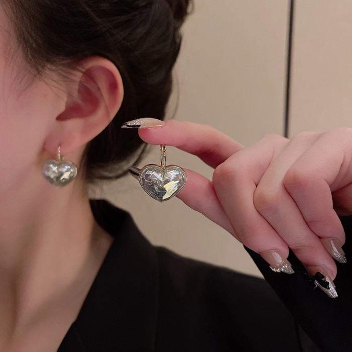 French Simple Color Pearl Heart Hoop Earring for Women Love Shape Fantasy Ear Buckle Charm Fine Jewelry 2022