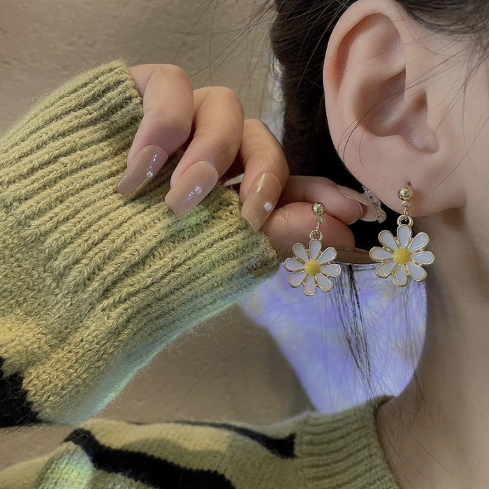 Korean Style Daisy Flower Drop Earrings Cute Acrylic Sunflower Dangle for Women Girls Lovely Summer Jewelry
