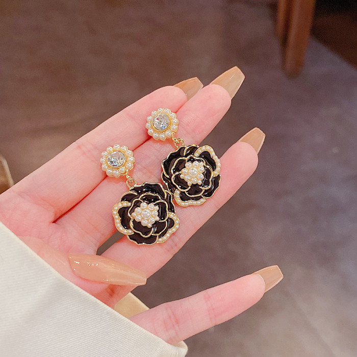 Temperament Black Camellia Rhinestone Dangle Earring for Women Trendy Simulation Pearl Enamel Jewelry Accessories