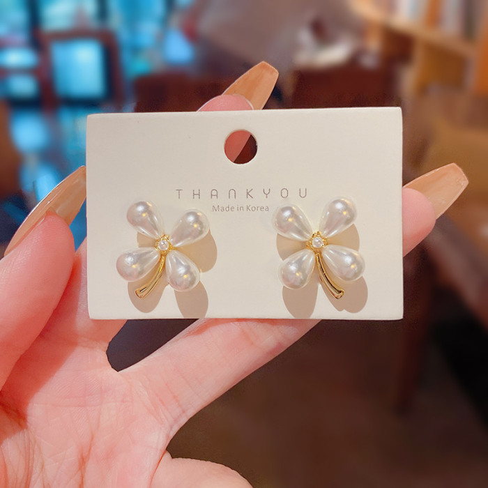 Simple Elegant White Oval Pearl Flower Stud Earrings Women Simple Versatile Engagement Banquet Gift Jewelry