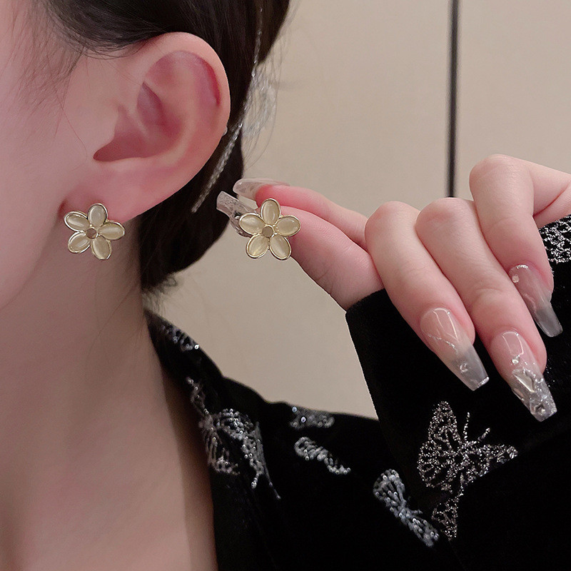 New Luxury Korean Fashion Trend Simple Stylish Attractive Opal Flower Stud Earrings for Women Girls Party Jewelry Gift