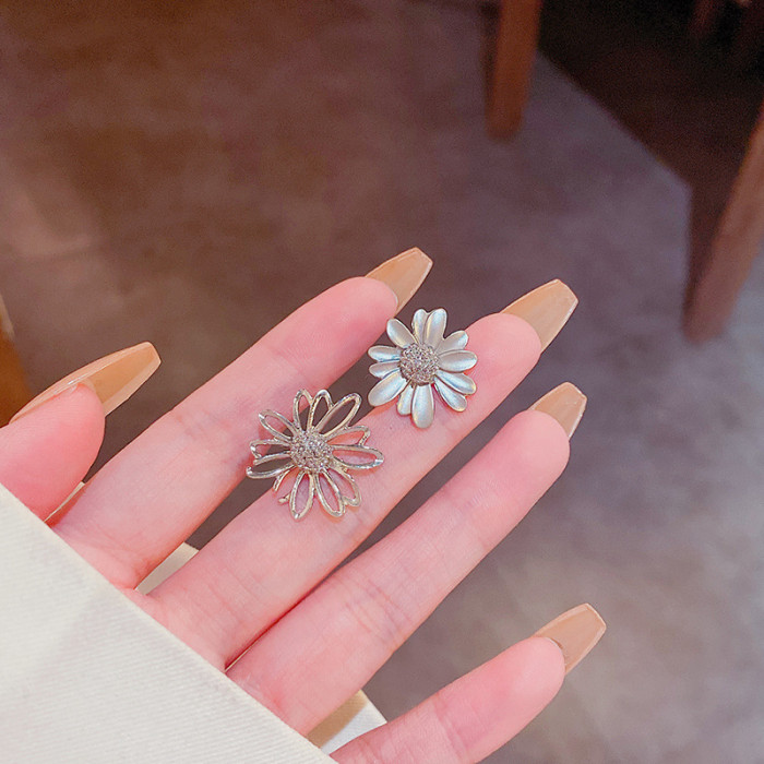 Daisy Flower Earrings Asymmetrical Korean Jewelry Cute Flower Small Stud For Women 2021 New Fashion Sweet