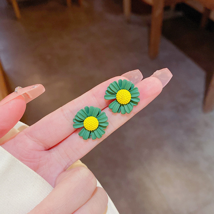 Daisy Flower Earrings Korean Jewelry Cute Flower Small Stud Earrings For Women 2021 New Fashion Sweet