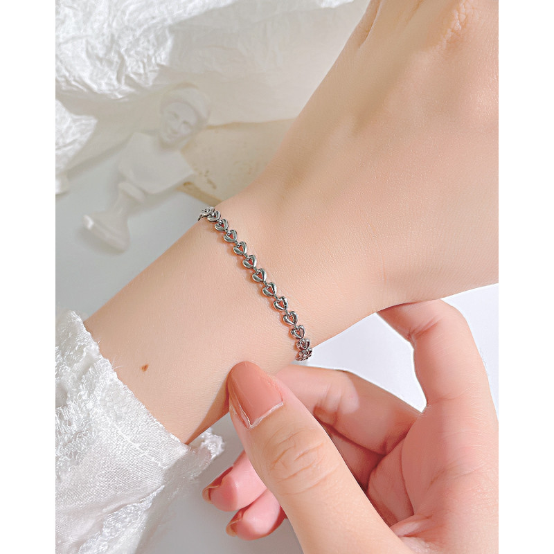 Fashion Jewelry Hollow Love Heart Chain Bracelet for Women Girls Lady Birthday Present
