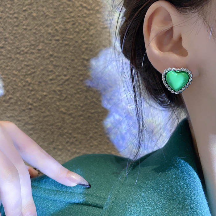 Vintage Cute Green Color Love Heart Earrings for Women Girl Small Love Heart Stud Earrings Statement Party Jewelry