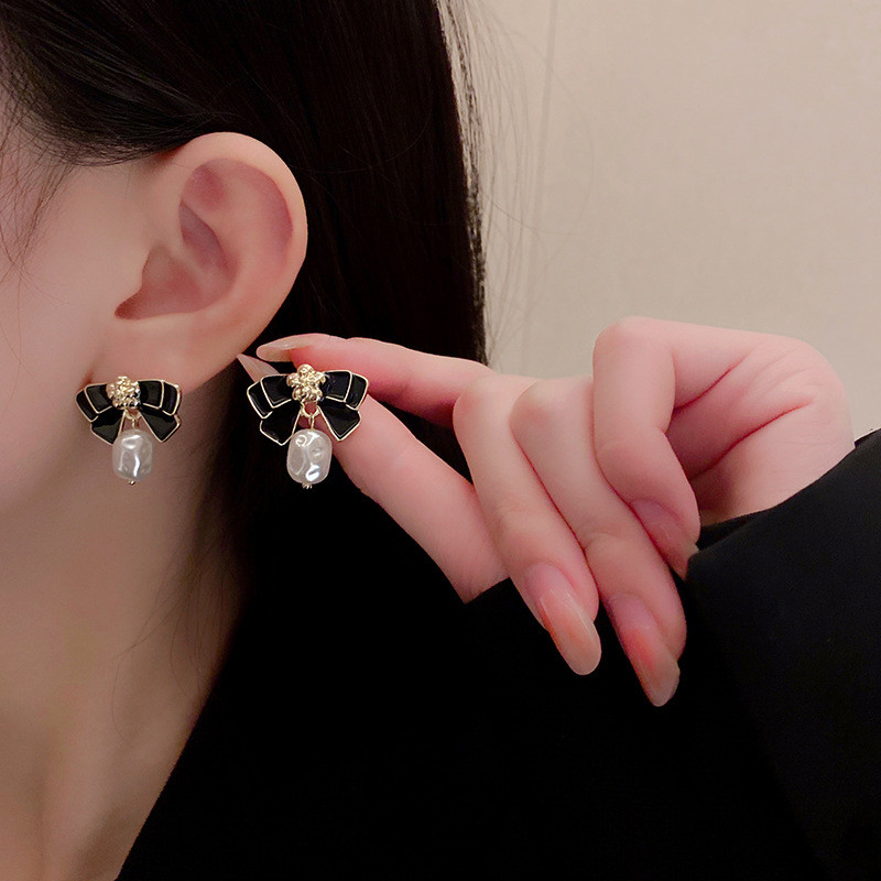 French Quality  Enamel Butterfly Earrings Gentle Pearl Double Butterfly Clip on Earrings Without Piercing Ears Women Gifts