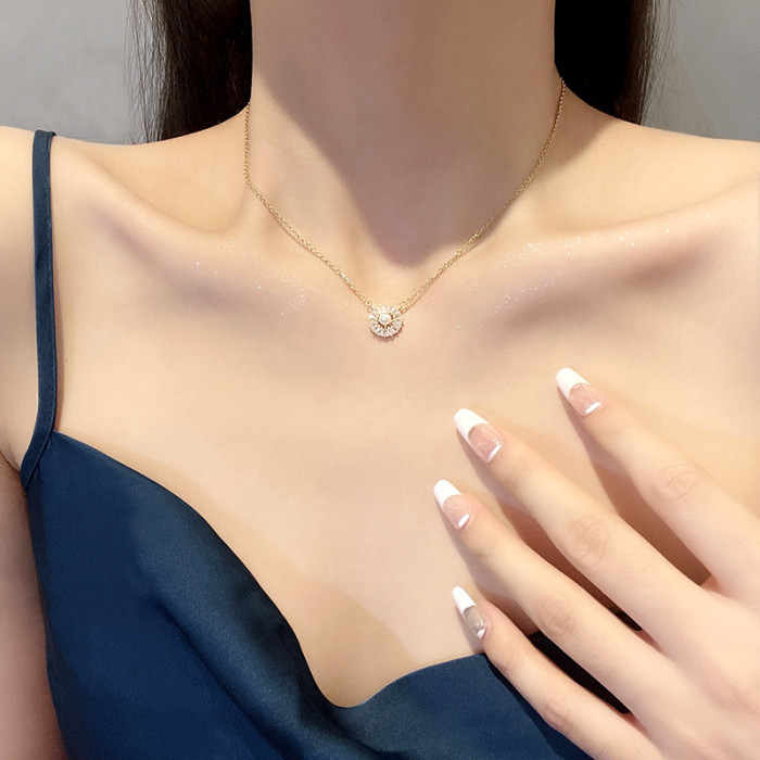 Classic Zircon Inlaid Round Imitation Pearl Pendant Women Necklace for Engagement Wedding Ceremony Fashion
